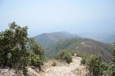 The ridge trail seen from Champadevi. Photo: Pratap Baniya / Wikimedia Commons, CC BY-SA 4.0