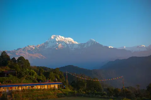 Annapurna South at sunrise from Australian Camp. Photo: Tsephu / Wikimedia Commons, CC BY-SA 4.0